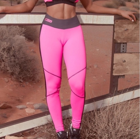 SUPERHOT Neon Pink Workout leggings tights Sz S/M 2-8 - Picture 1 of 6
